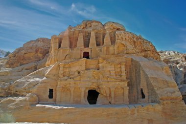 Ürdün 'ün kayıp kenti Petra' daki Obelisk Mezarı & Bab Al-Siq Triklinyumu