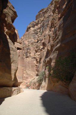 Siq Ürdün 'deki kayıp şehir Petra' ya gidiyor.