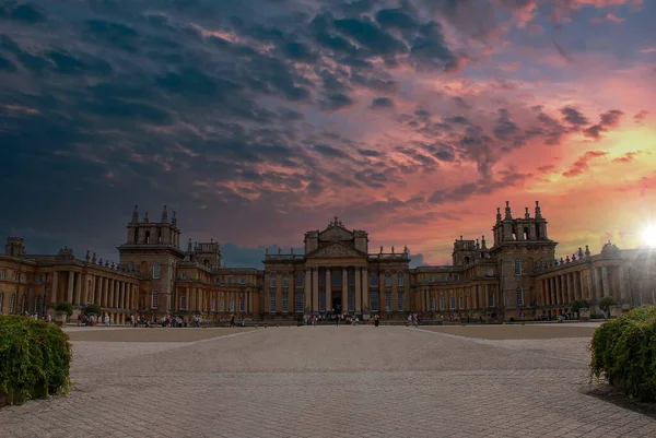 英国オックスフォードシャー州の壮大なブレンハイム宮殿の日没 — ストック写真
