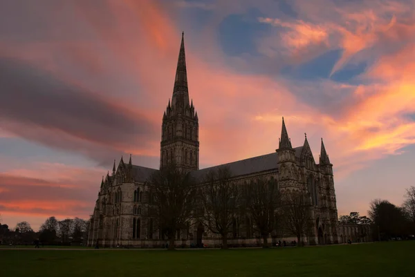 Silueta Catedral Salisbury Atardecer Wiltshire Reino Unido — Foto de Stock