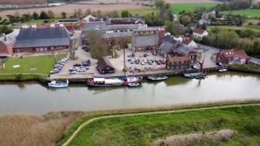 Snape Maltings 'in Suffolk, İngiltere kıyısı yakınlarındaki insansız hava aracı görüntüleri.