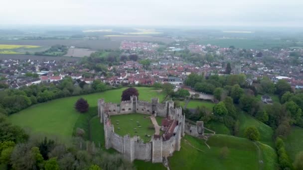 英国萨福克Framlingham城堡废墟的无人机镜头 — 图库视频影像