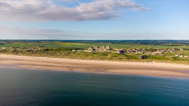İngiltere, Northumberland sahilindeki Bamburgh Şatosu