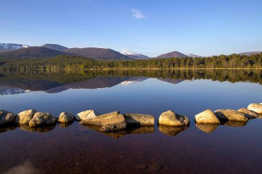 İngiltere, İskoçya 'daki Cairngorms Ulusal Parkı' nın çarpıcı manzarası.