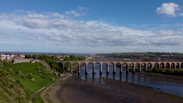 Kraliyet Sınır Köprüsü Nün Berwick Northumberland Ngiltere Deki Tweed Nehri — Stok video