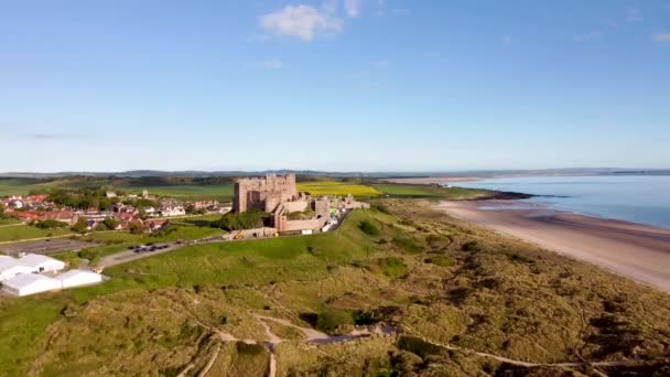 Rekaman Drone Dari Puri Bamburgh Pantai Northumberland Inggris — Stok Video