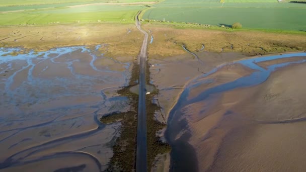 Imágenes Del Dron Calzada Isla Santa Lindisfarne Northumberland Reino Unido — Vídeos de Stock