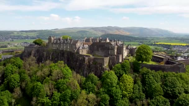 Drone Πλάνα Από Stirling Castle Θέα Την Πόλη Στην Κεντρική — Αρχείο Βίντεο