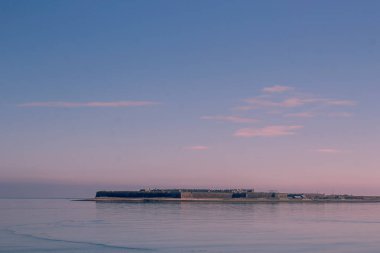 Moray Firth 'ten İskoçya İskoçya' daki George Kalesi 'ne bakıyorum.