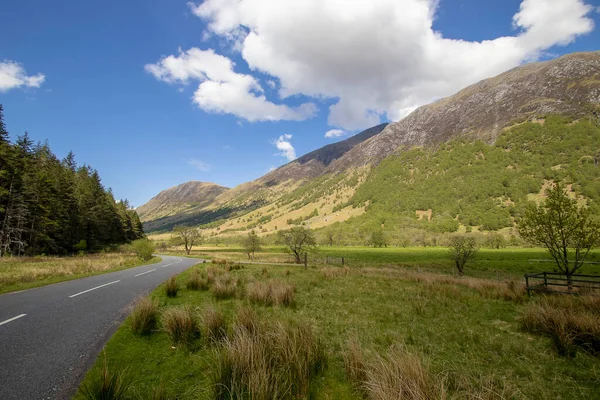 Δρόμος Που Περνά Μέσα Από Glen Nevis Προς Fort William — Φωτογραφία Αρχείου