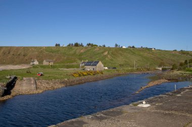 İngiltere 'nin İskoç Dağları kıyısındaki Dunbeath' da küçük bir liman.