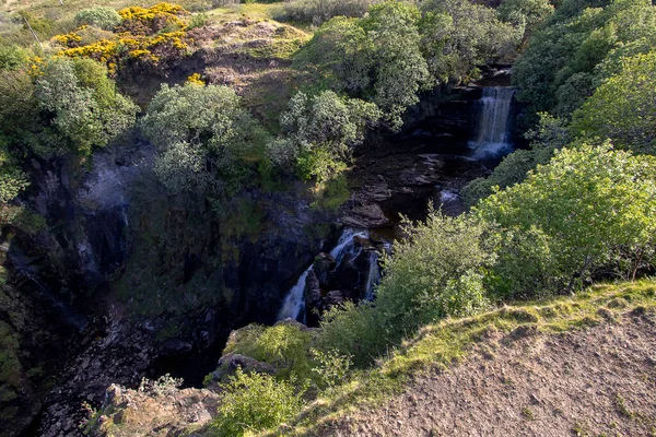 Mirando Hacia Abajo Lealt Falls Isla Skye Las Highlands Escocesas — Foto de Stock