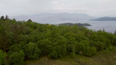 İskoçya İskoçya 'daki Plockton köyünün 4k drone görüntüleri.