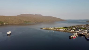 İskoçya 'nın batısındaki Ullapool, İngiltere' deki deniz uçağının 4k görüntüsü.