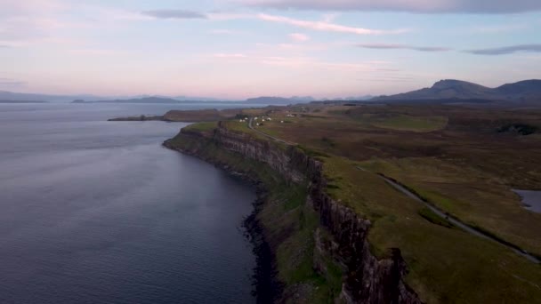 Drönarfilm Från Fantastisk Solnedgång Isle Skye Scottish Highlands Storbritannien — Stockvideo