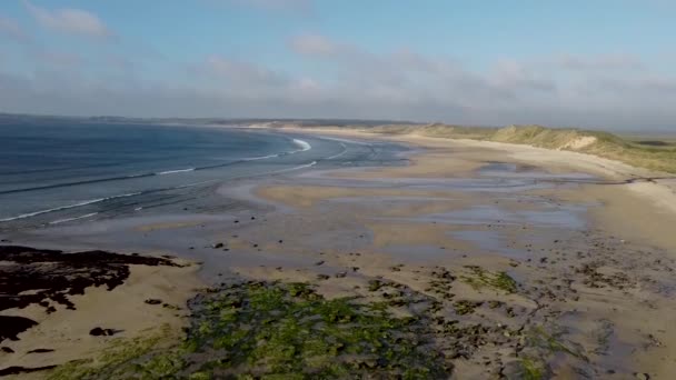 英国スコットランドの北海岸 ツェルソ近くのDunnet Beachの4Kドローン映像 — ストック動画