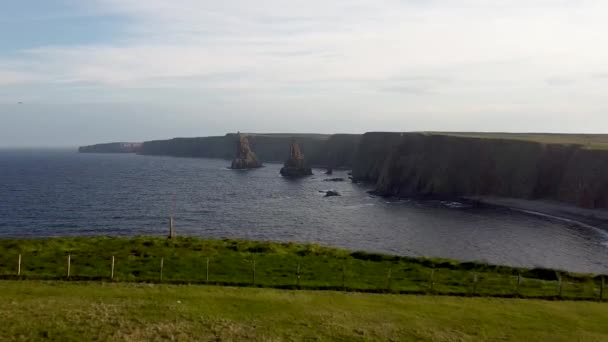 Skoçya Ngiltere Nin Kuzeydoğu Köşesindeki Duncansby Stacks Insansız Hava Aracı — Stok video