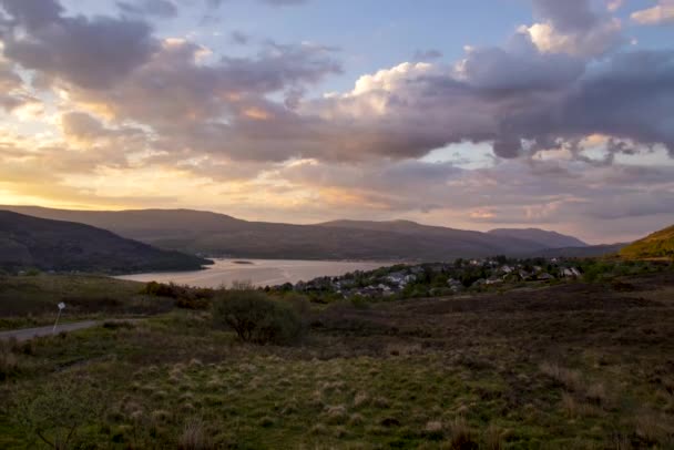 Filmagem Pôr Sol Sobre Fort William Loch Linnhe Nas Terras — Vídeo de Stock