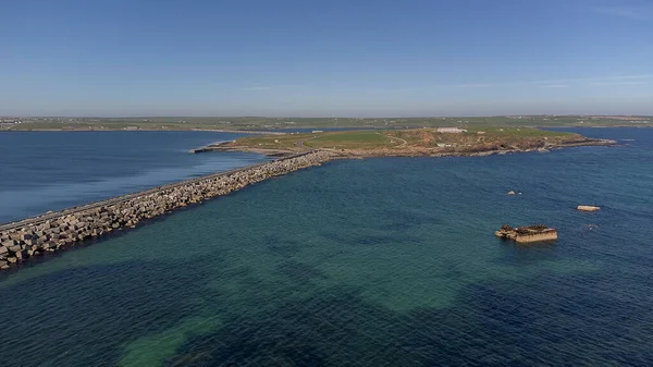英国スコットランドのオークニー諸島のチャーチルの障壁の航空写真 — ストック写真