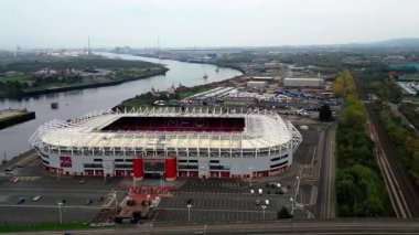 İngiltere 'deki Middlesbrough Futbol Kulübü' nün evindeki Riverside Stadyumu 'nun 4k drone görüntüleri.