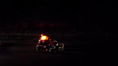 Suffolk Traktör Geçidi 'nin Suffolk, İngiltere' deki Woodbridge yakınlarındaki 4k hava görüntüleri.