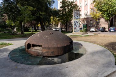 Arnavutluk 'un Tiran kentindeki Kontrol Noktası Anıtı (PostBllok olarak bilinir)