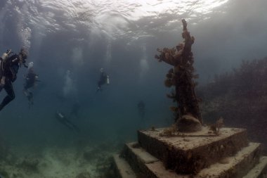 John Pennekamp Mercan Resifi Eyalet Parkı 'ndaki Derin Heykel Mesih, Florida, ABD