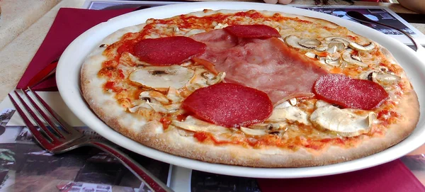 이탈리아 사람들의 피자 — 스톡 사진