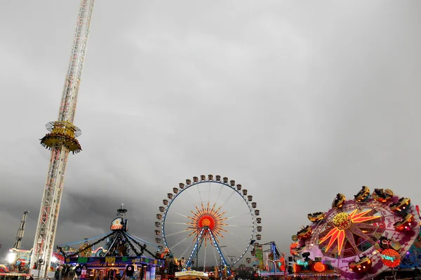 Park rozrywki Oktoberfest — Zdjęcie stockowe