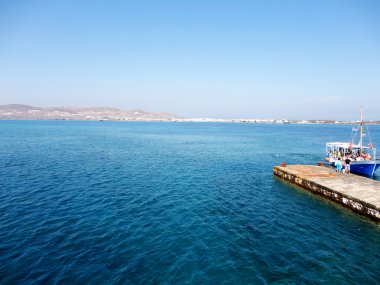 Günlük yolcu gemisi Paros Island, Yunanistan ile sabitlemek