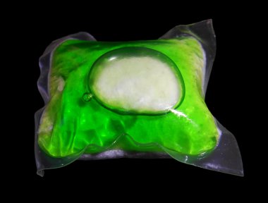 Bulaşık makinesi tablet, siyah izole