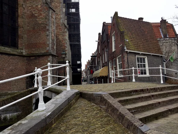 Mała aleja w Delft, Holandia — Zdjęcie stockowe