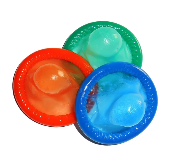 Preservativos coloridos isolados em branco — Fotografia de Stock