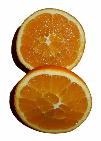 Dos mitades de una naranja aislada sobre blanco —  Fotos de Stock