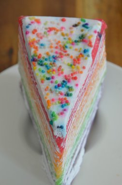 Krep pasta çanak üzerinde şeker tepesi