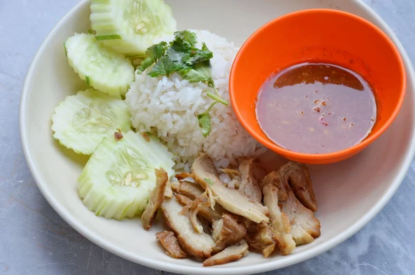 Nasi vegetarian dikukus dengan ayam yang terbuat dari gluten — Stok Foto