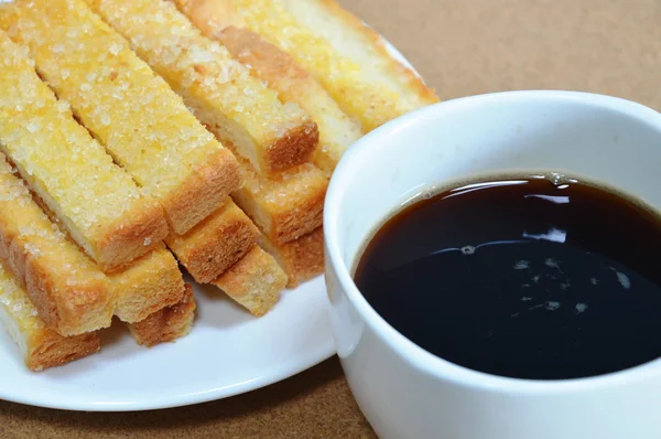 Black coffee and butter toasted bread — Stock Photo, Image