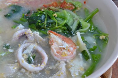 Deniz ürünleri sukiyaki kase