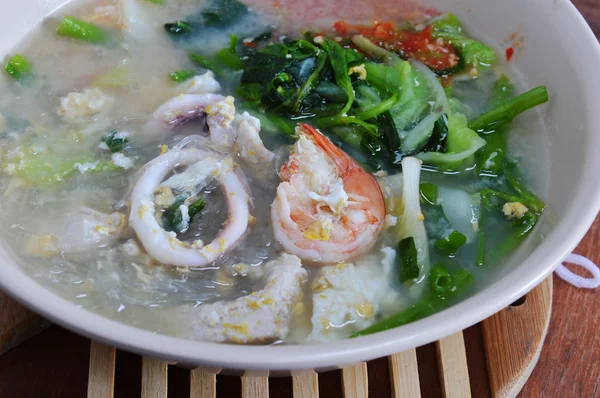 Sukiyaki con mariscos en tazón —  Fotos de Stock