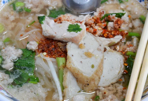 pirinç şehriye balık çizgi ve domuz eti soyunma acı biber tepesi