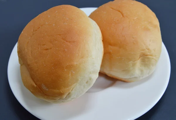 Recheio de pão feijão doce no prato — Fotografia de Stock