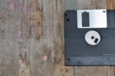 disket üzerinde ahşap tahta