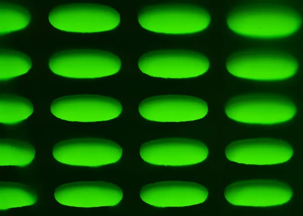 Ljuset genom oval vägg hål passera grön duk vattentät regn — Stockfoto