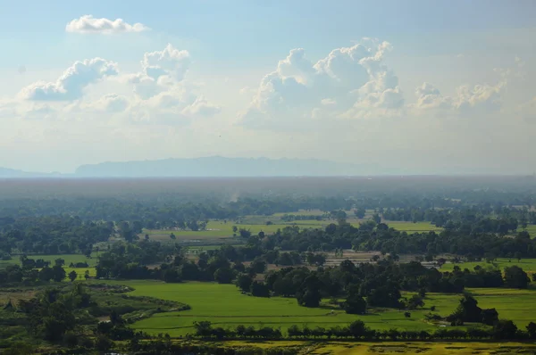 Вид на сельский ландшафт Таиланда с горы — стоковое фото