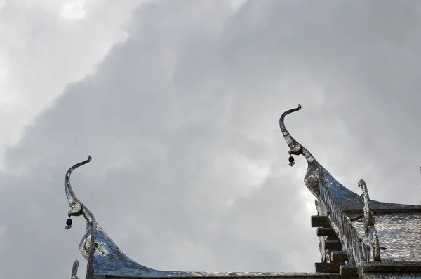 Gable ápice na igreja telhado de prata — Fotografia de Stock