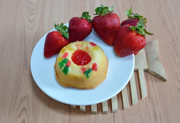 Strawberry roll cake on dish — Stock Photo, Image