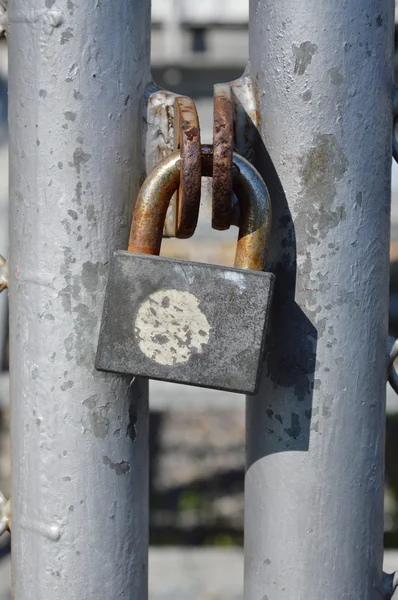 Chave mestre fechadura ferro fio porta — Fotografia de Stock