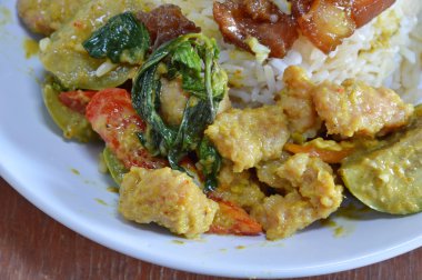 yeşil köri Balık topu pirinç