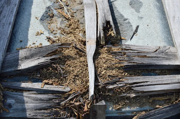Деревянная коробка сломана и заноза — стоковое фото