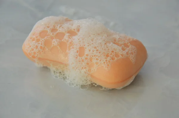 Bańka mydlana na kafelku — Zdjęcie stockowe